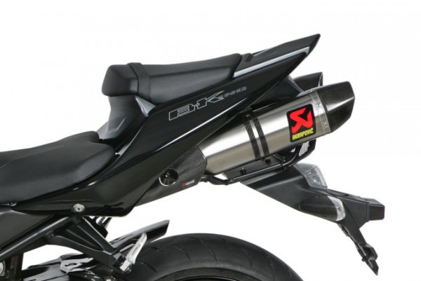 Akrapovic Carbon Hitzeschild ,linke Seite mit Anbaumaterial SUZUKI B-King 1340